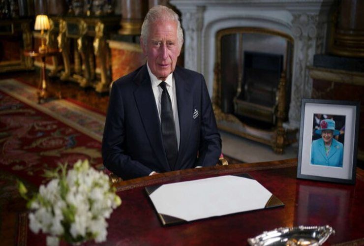 Carlo parla di Harry e Meghan - Arlex